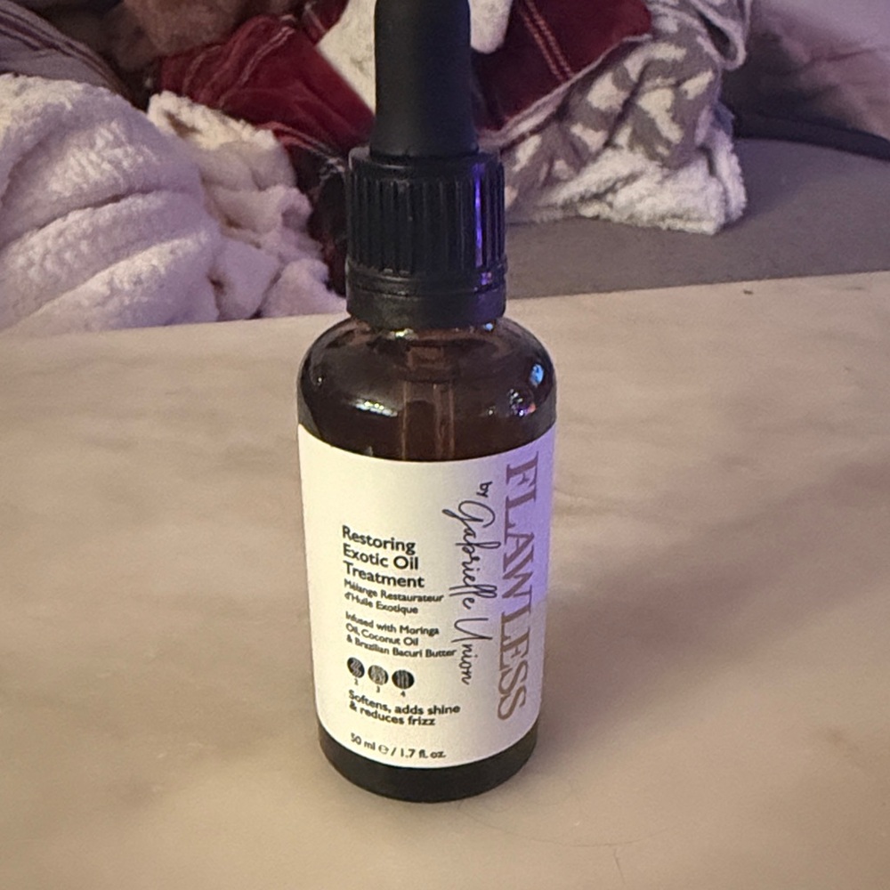 Flawless Restoring Exotic Oil Treatment - Black and White